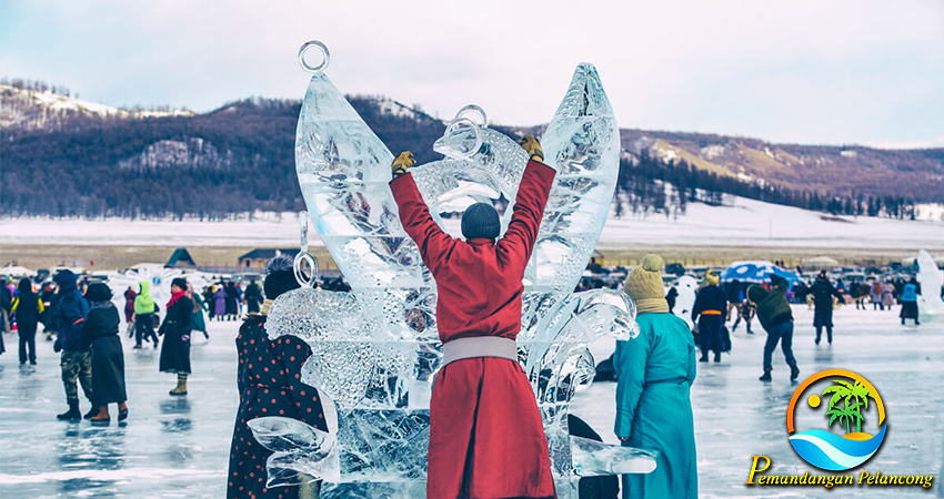 Terpesona dengan Festival Es Unik di Mongolia