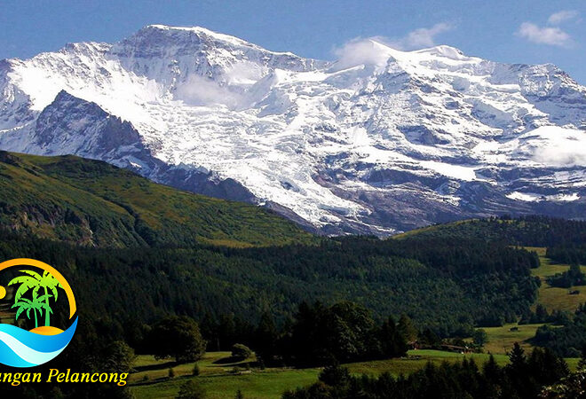 Swiss Menikmati Keindahan Pegunungan Alpen