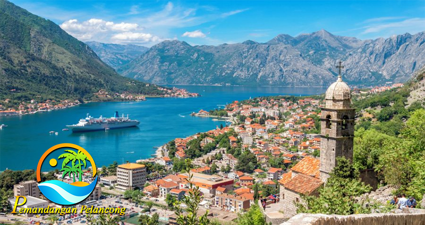 Menyusuri Jalanan Kota Kotor yang Menawan